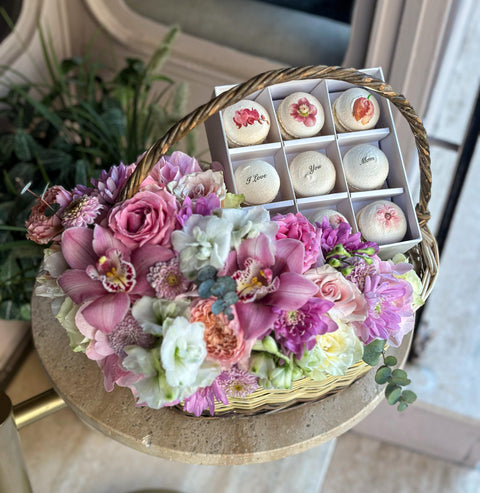 "Blooms & Macaron" Sepeti
